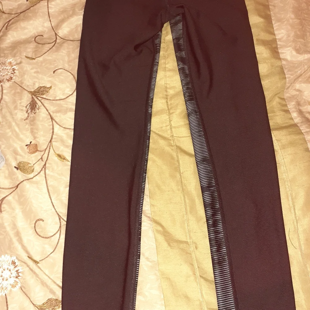 Under Armour Women's Black HeatGear Compression Printed Leggings Yoga Pants - Picture 4 of 5